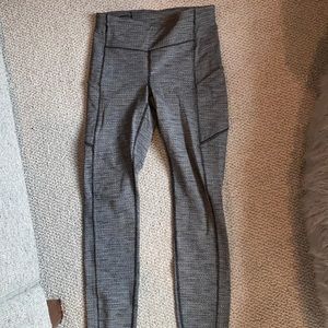 Grey Lulu lemon weaved leggings with pockets